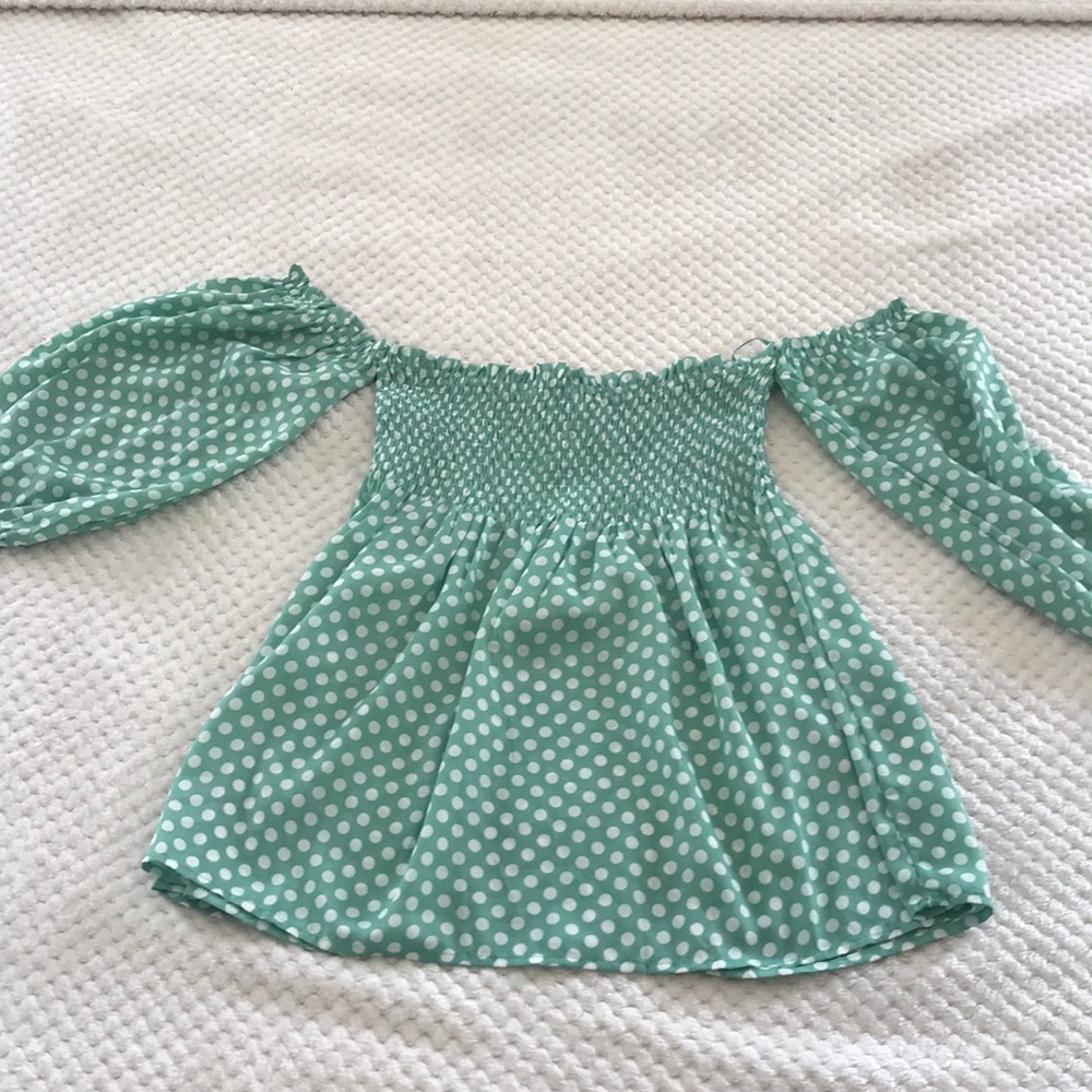 NWOT off shoulders mint polka dot blouse